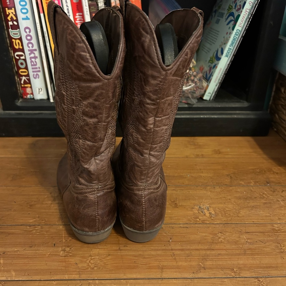 Brown Heeled Boots with Decorative Stitching